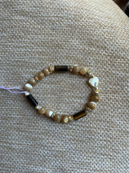 Tiger’s eye & pearl bracelet with shell heart