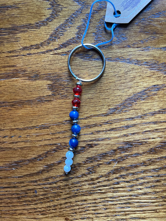 Shell & dyed crackle agate keychain