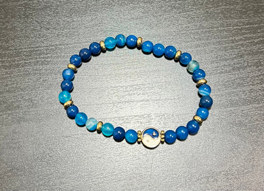 Dyed agate stone bracelet with blue yin & yang