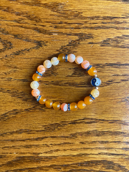 Crackle agate with quartz and blue yin & yang symbol